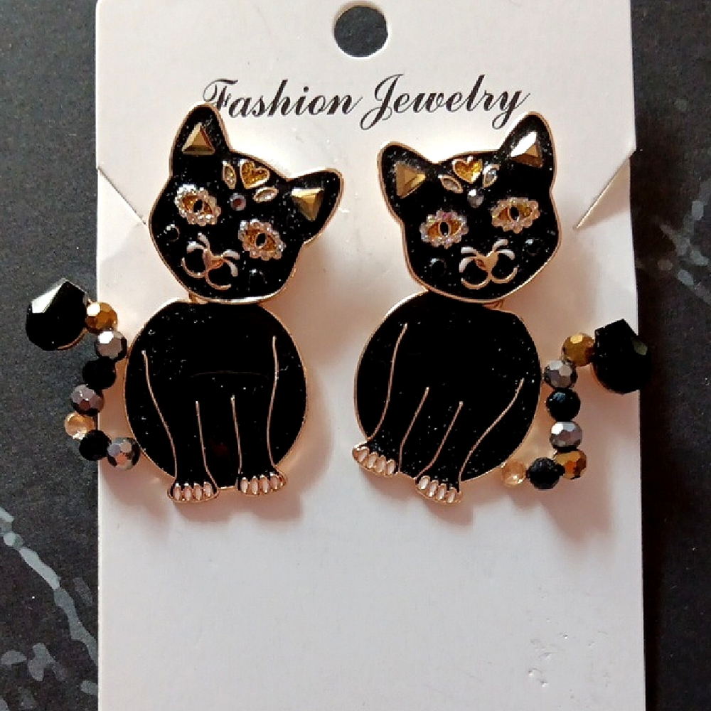 Black Cat 🐈‍⬛️Earrings With Faceted Sparkle Beaded Tail & Gold Accents New!